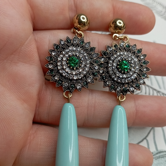 ✨NEW CRYSTAL EARRINGS COLLECTION✨ Earrings - Picture 12 of 15